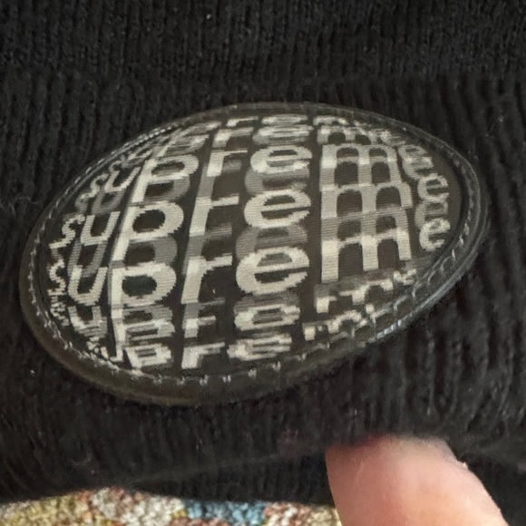Supreme Black Knit Hat with lenticular hologram Logo Patch - Picture 3 of 4